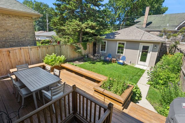 5752 N Sacramento Avenue, Chicago, IL 60659