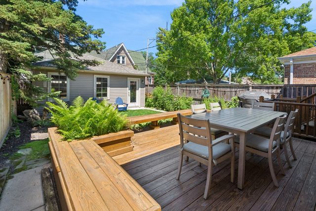 5752 N Sacramento Avenue, Chicago, IL 60659