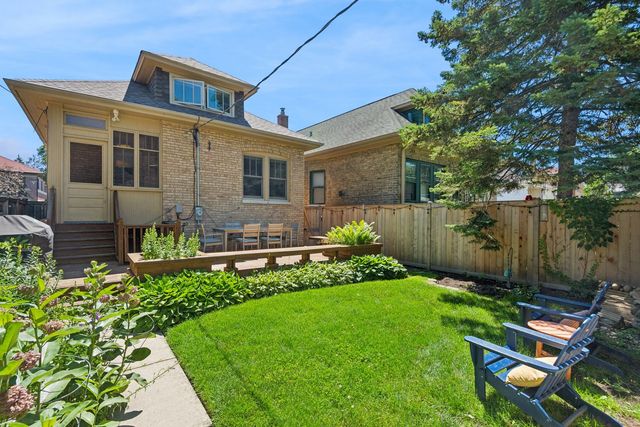 5752 N Sacramento Avenue, Chicago, IL 60659