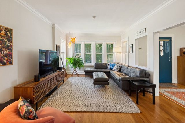5752 N Sacramento Avenue, Chicago, IL 60659