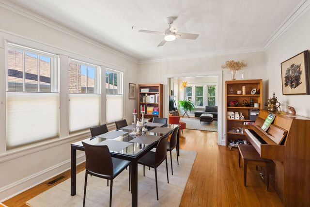5752 N Sacramento Avenue, Chicago, IL 60659