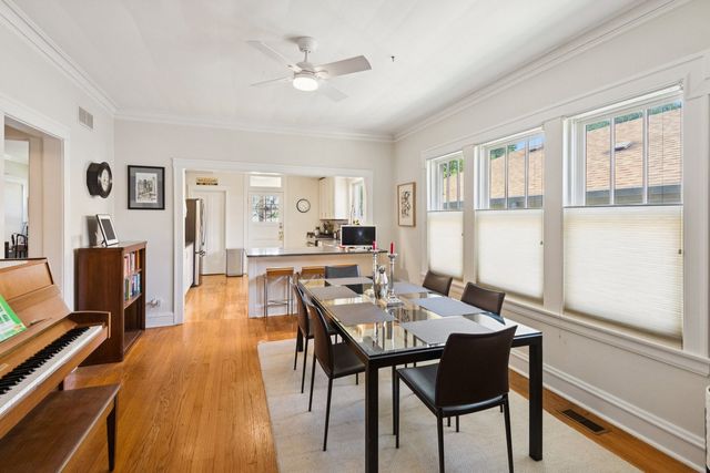 5752 N Sacramento Avenue, Chicago, IL 60659