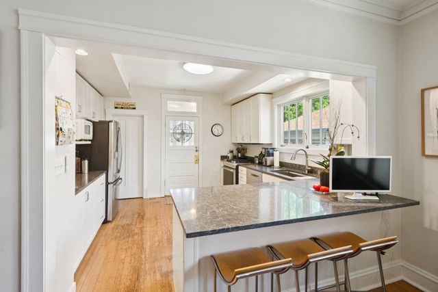 5752 N Sacramento Avenue, Chicago, IL 60659
