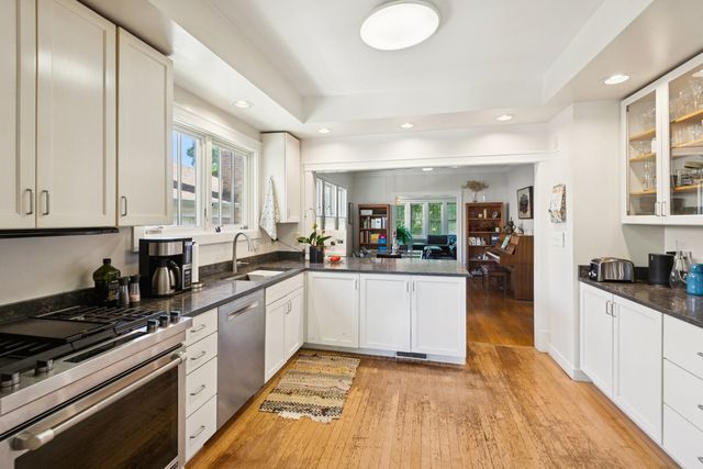 5752 N Sacramento Avenue, Chicago, IL 60659