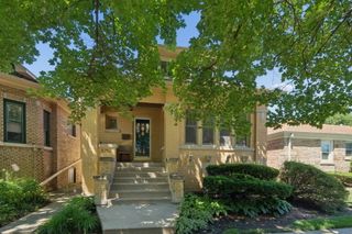 5752 N Sacramento Avenue, Chicago, IL 60659