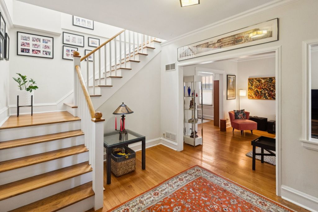 5752 N Sacramento Avenue, Chicago, IL 60659 — photo 3