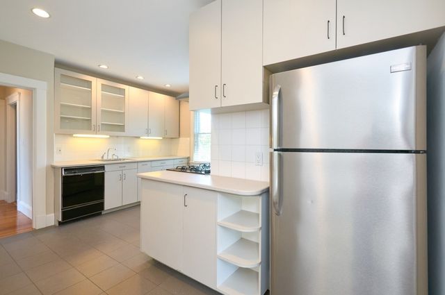 30 Edgecliff Road 30, Watertown, MA 02472