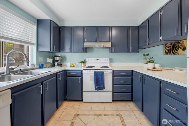 20110 60th Avenue W #F26, Lynnwood, WA 98036