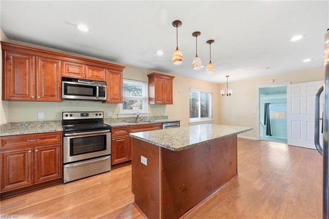 30 Meadowbrook DR, Hampton, VA 23666