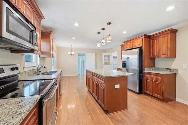 30 Meadowbrook DR, Hampton, VA 23666