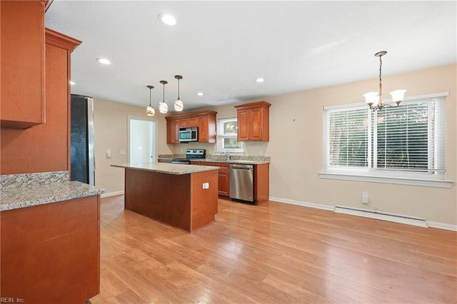 30 Meadowbrook DR, Hampton, VA 23666