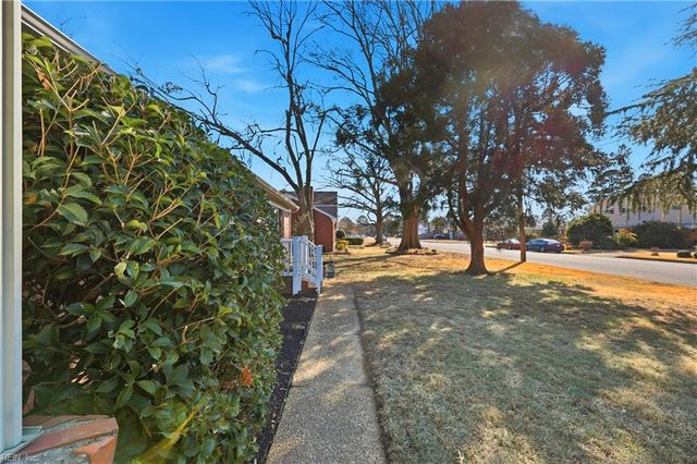 30 Meadowbrook DR, Hampton, VA 23666