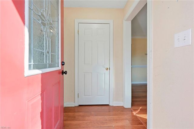 30 Meadowbrook DR, Hampton, VA 23666