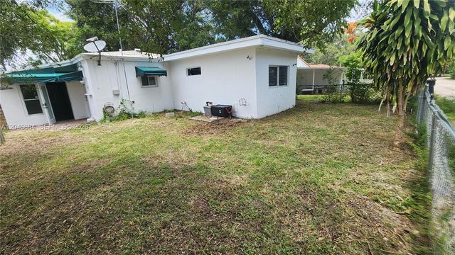 2174 NE 182nd St, North Miami Beach, FL 33162