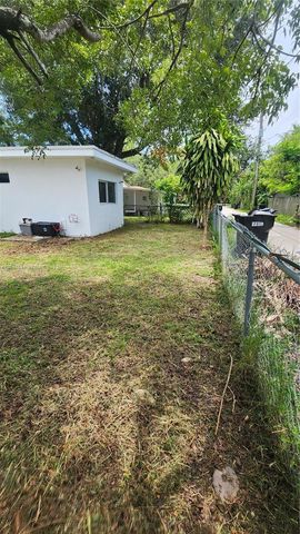 2174 NE 182nd St, North Miami Beach, FL 33162