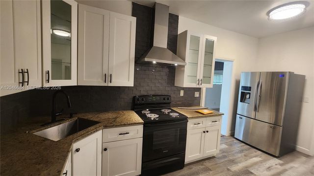 2174 NE 182nd St, North Miami Beach, FL 33162
