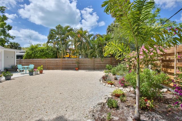 1681 8TH STREET, Sarasota, FL 34236