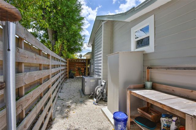 1681 8TH STREET, Sarasota, FL 34236