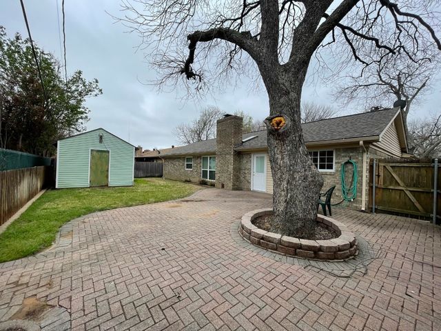 1905 Fox Hill Court, Arlington, TX 76015