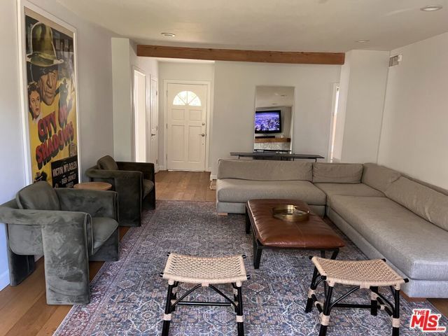 19917 Stagg Street, Winnetka (los Angeles), CA 91306