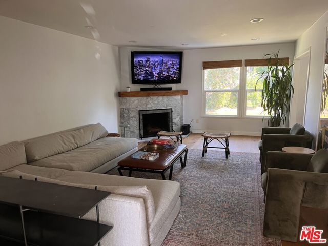 19917 Stagg Street, Winnetka (los Angeles), CA 91306