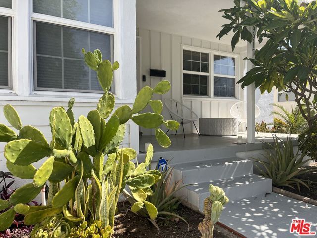 19917 Stagg Street, Winnetka (los Angeles), CA 91306