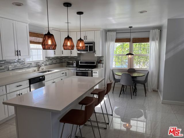 19917 Stagg Street, Winnetka (los Angeles), CA 91306