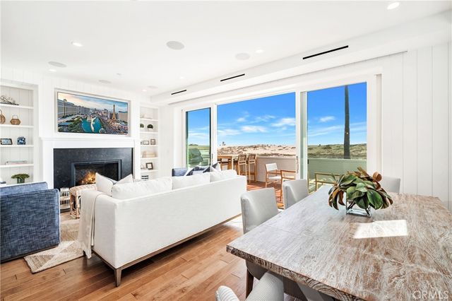 114 Oceanfront E, Newport Beach, CA 92661