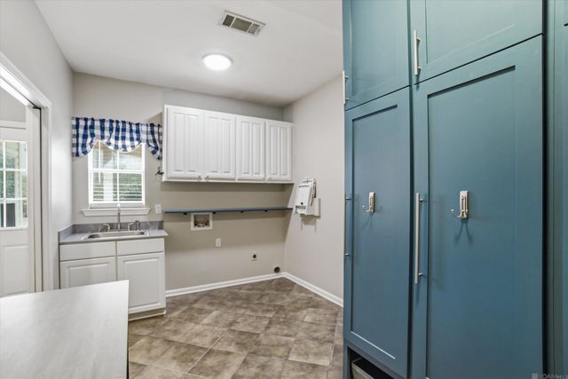 10375 Old Field Rd, St Francisville, LA 70775