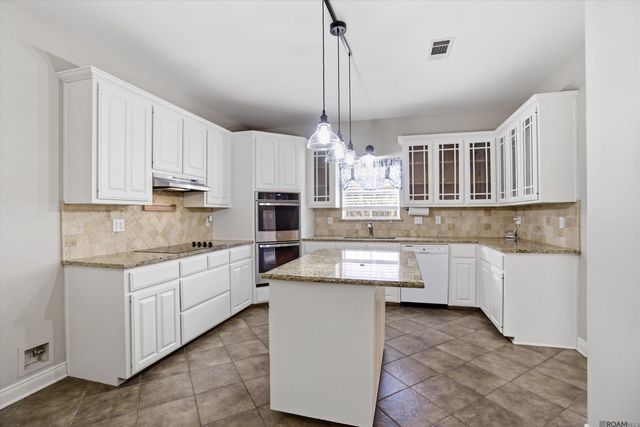 10375 Old Field Rd, St Francisville, LA 70775