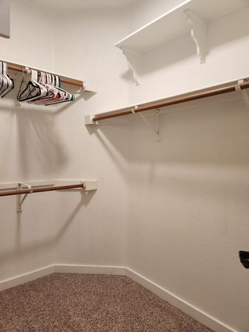 207 Meadows LN, Dripping Springs, TX 78620