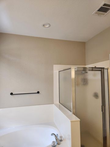 207 Meadows LN, Dripping Springs, TX 78620