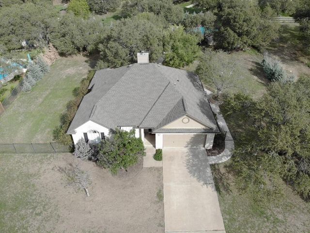 207 Meadows LN, Dripping Springs, TX 78620