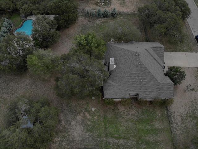 207 Meadows LN, Dripping Springs, TX 78620
