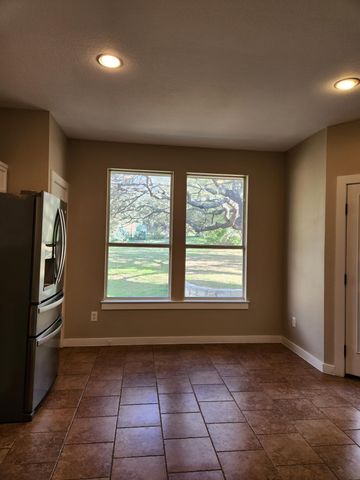 207 Meadows LN, Dripping Springs, TX 78620