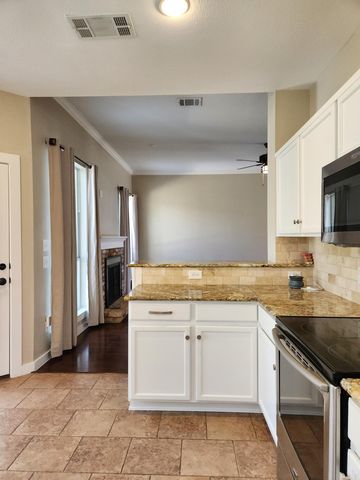 207 Meadows LN, Dripping Springs, TX 78620