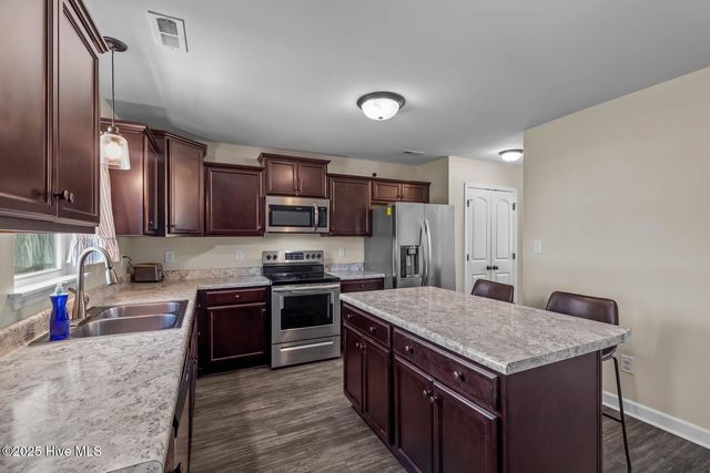 111 Barnhouse Road, Jacksonville, NC 28546