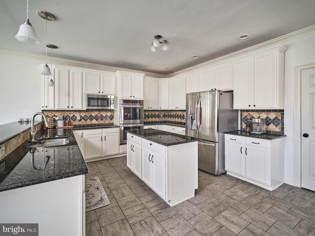 204 RIVERWOODS DR, New Hope, PA 18938