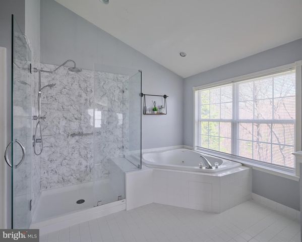 204 RIVERWOODS DR, New Hope, PA 18938