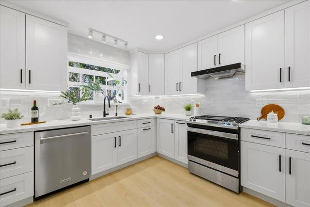 992 Hibiscus Lane, San Jose, CA 95117