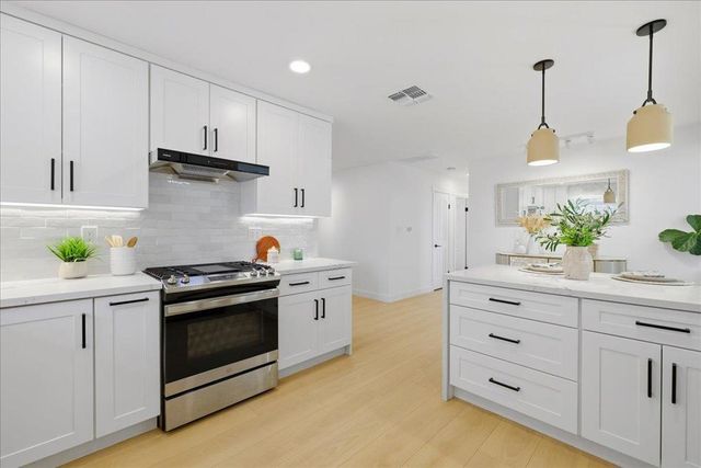 992 Hibiscus Lane, San Jose, CA 95117