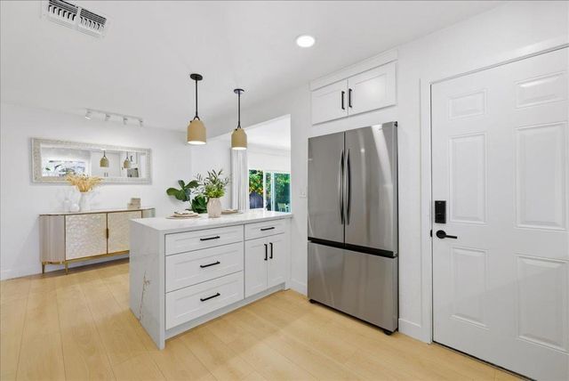 992 Hibiscus Lane, San Jose, CA 95117