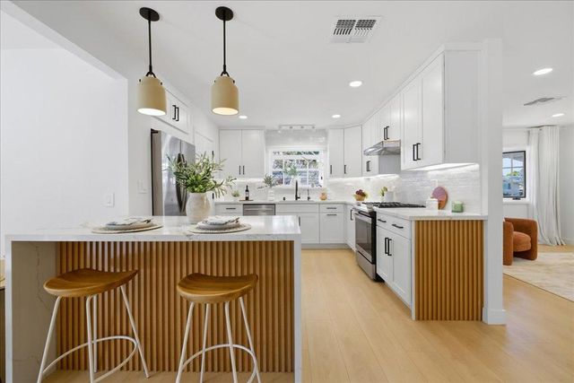 992 Hibiscus Lane, San Jose, CA 95117