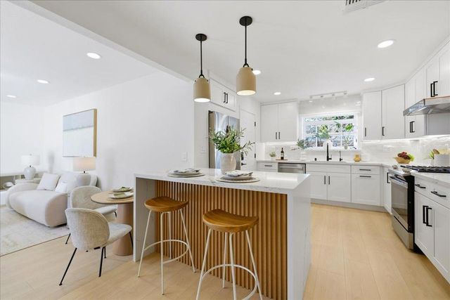 992 Hibiscus Lane, San Jose, CA 95117