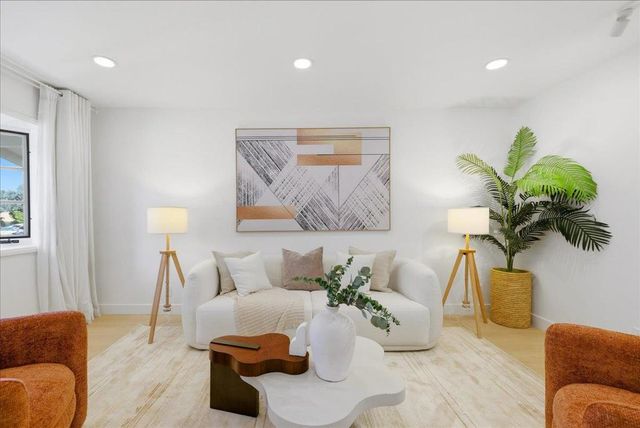 992 Hibiscus Lane, San Jose, CA 95117