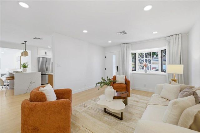 992 Hibiscus Lane, San Jose, CA 95117