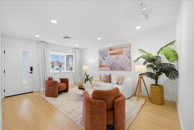 992 Hibiscus Lane, San Jose, CA 95117