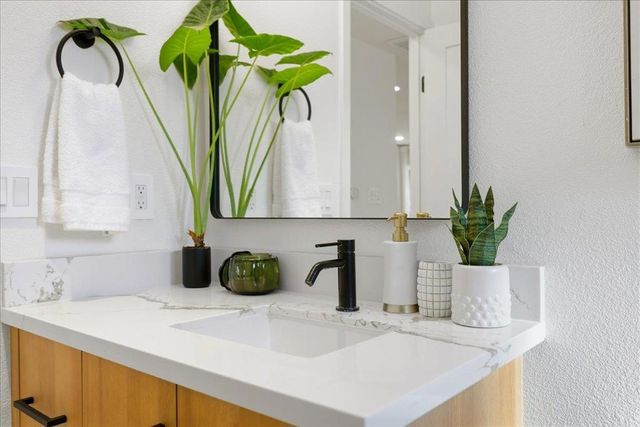 992 Hibiscus Lane, San Jose, CA 95117