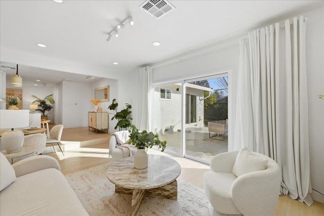 992 Hibiscus Lane, San Jose, CA 95117