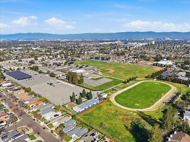 992 Hibiscus Lane, San Jose, CA 95117